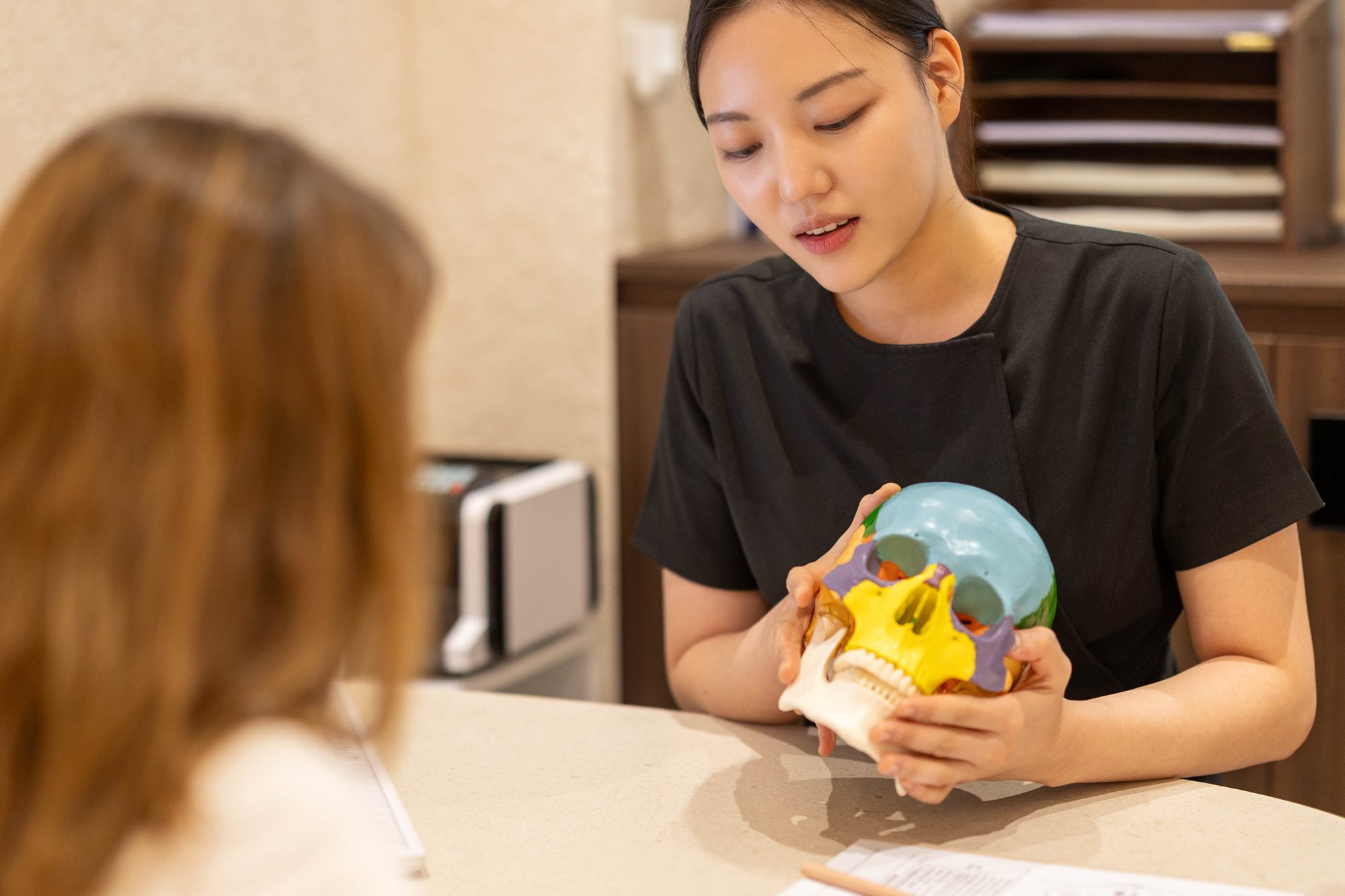 Consultation with an anatomical model at Face Jion, Cheongdam